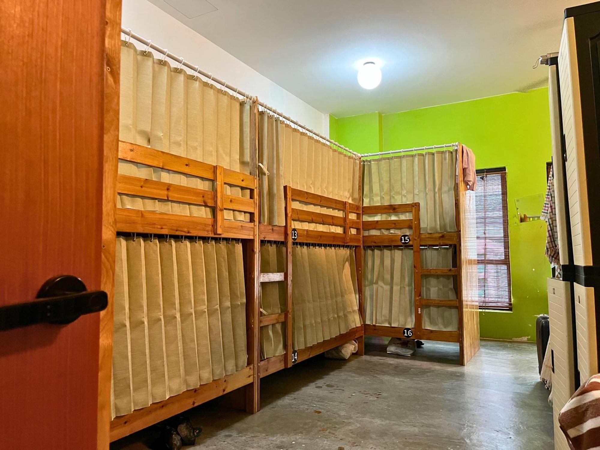 Pods The Backpackers Home & Cafe, Kuala Lumpur — Photos 1